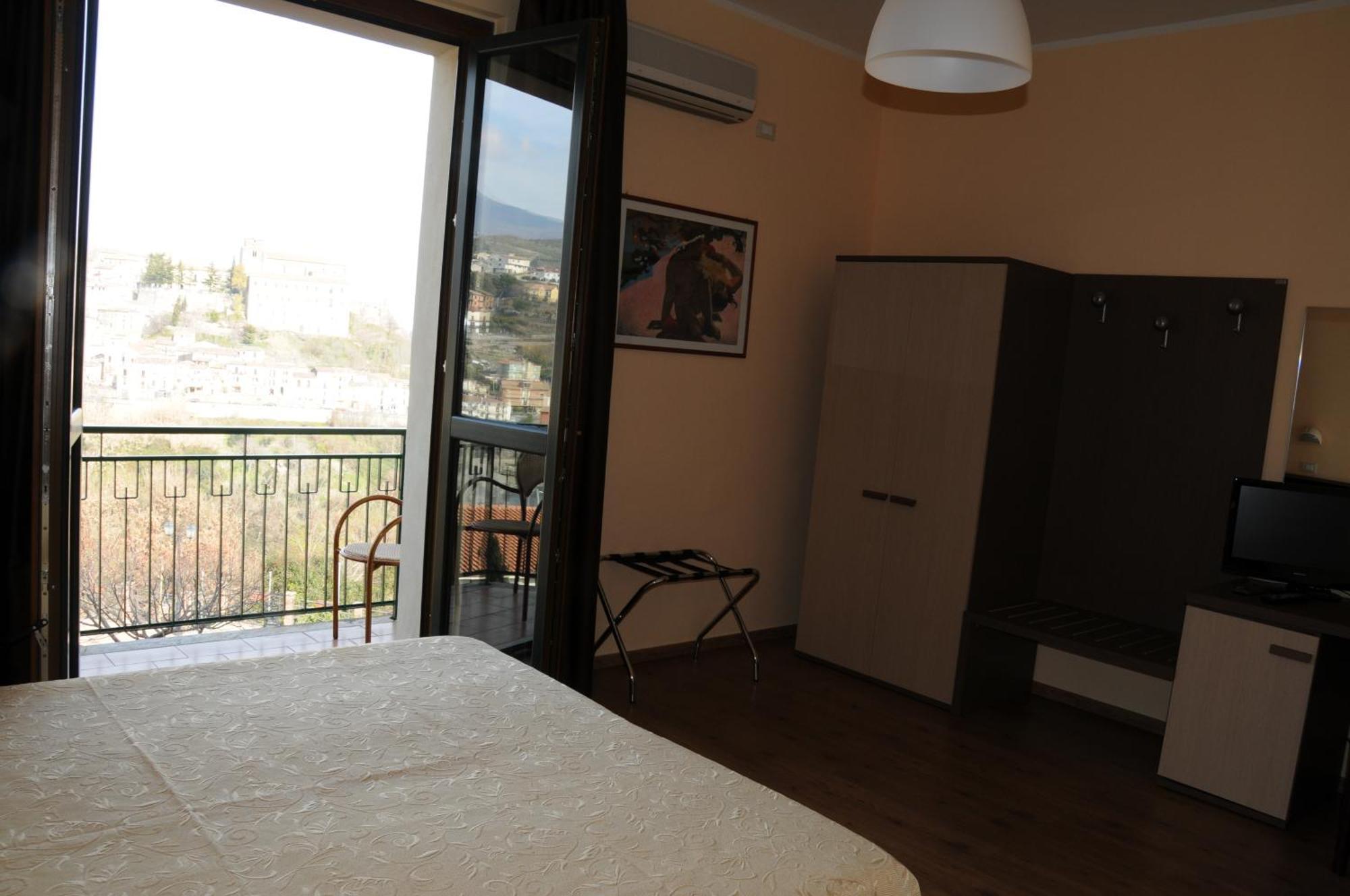 Hotel Barbieri Altomonte Exterior photo